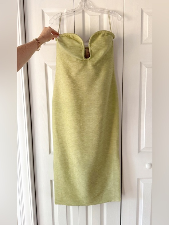 Alexis Dresses & Skirts - NWT Alexis Dress